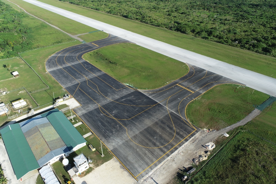 Celebrating Official Opening of Niue Hanan International Airport runway ...